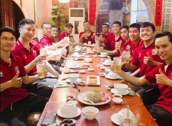 Các thành viên liên hoan ăn chay sau mỗi trận đấu