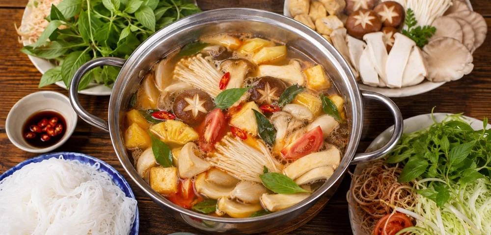lẩu nấm chua cay lá giang
