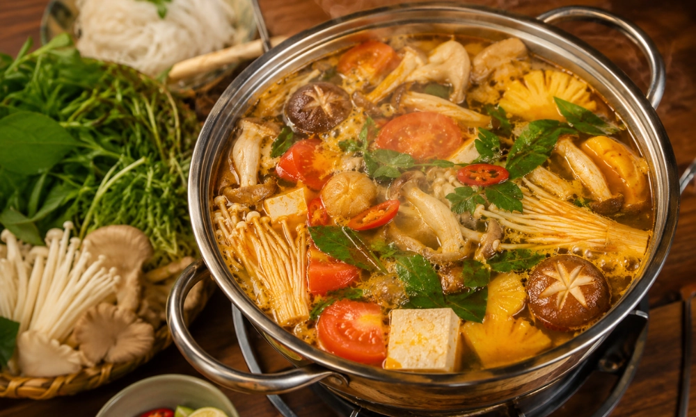 lẩu nấm chua cay lá giang