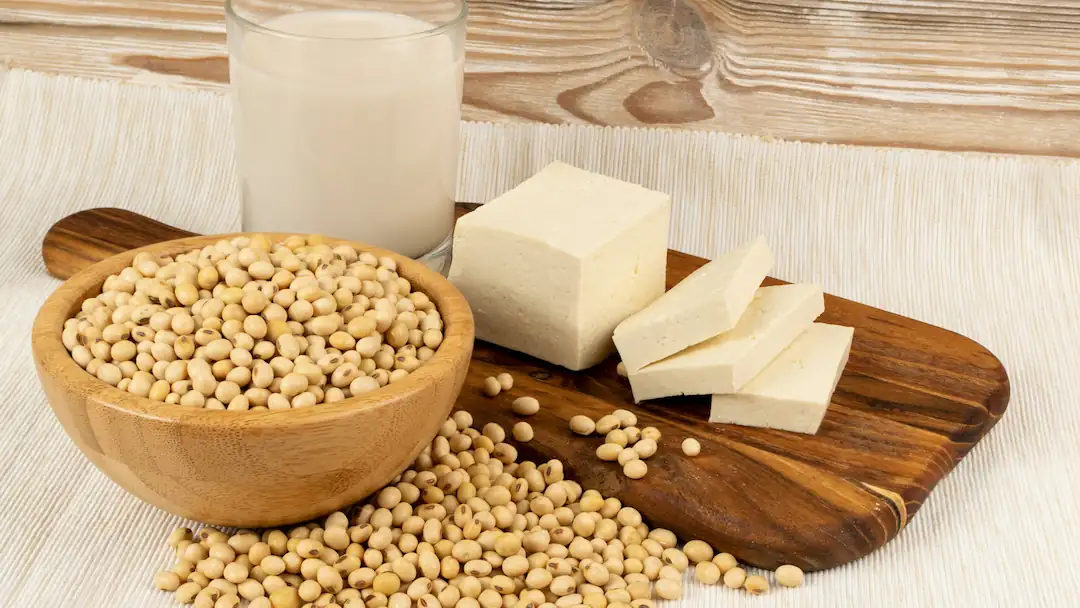 Đậu nành và sữa đậu nành có hàm lượng canxi cao, dễ hấp thụ 